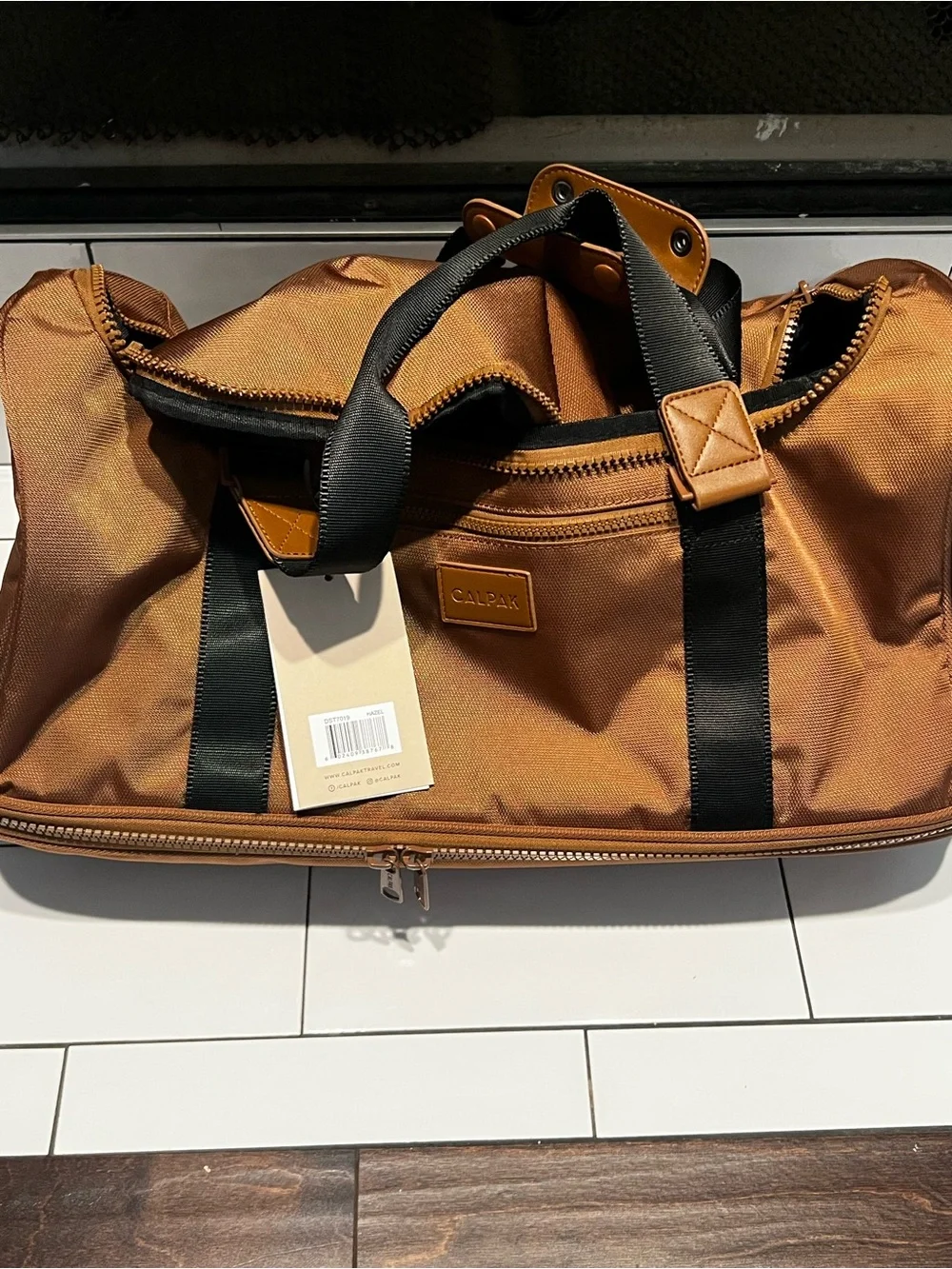 Stevyn Duffel Bag with Shoe Compartment in Walnut
